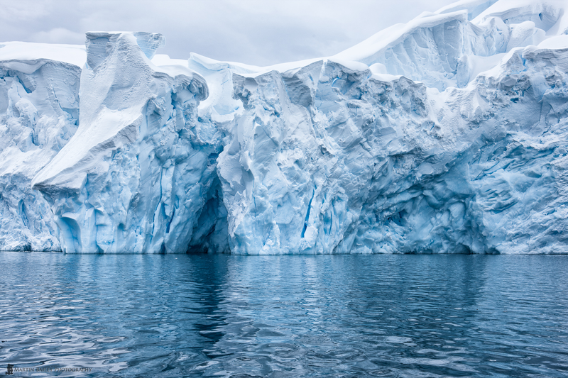 Illustration for article titled Antarctic ice looks so tempting as summer temperatures soar